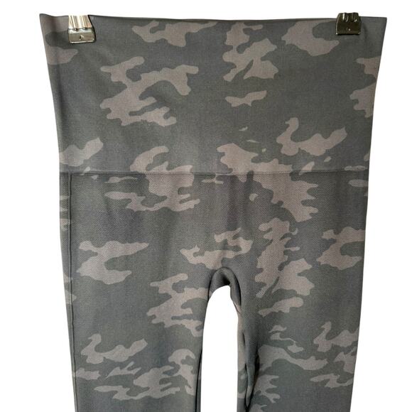 Spanx Look at Me Now‎ Seamless Camo Leggings Black Gray Large Basic Staple - Picture 4 of 9